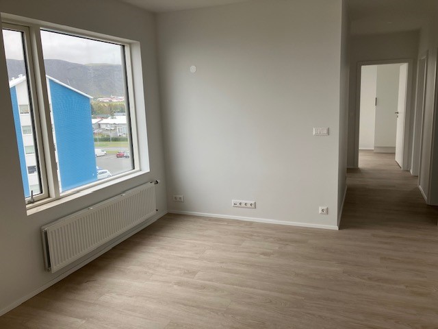 eyravegur42024-09-06-21-55-14555915.jpg