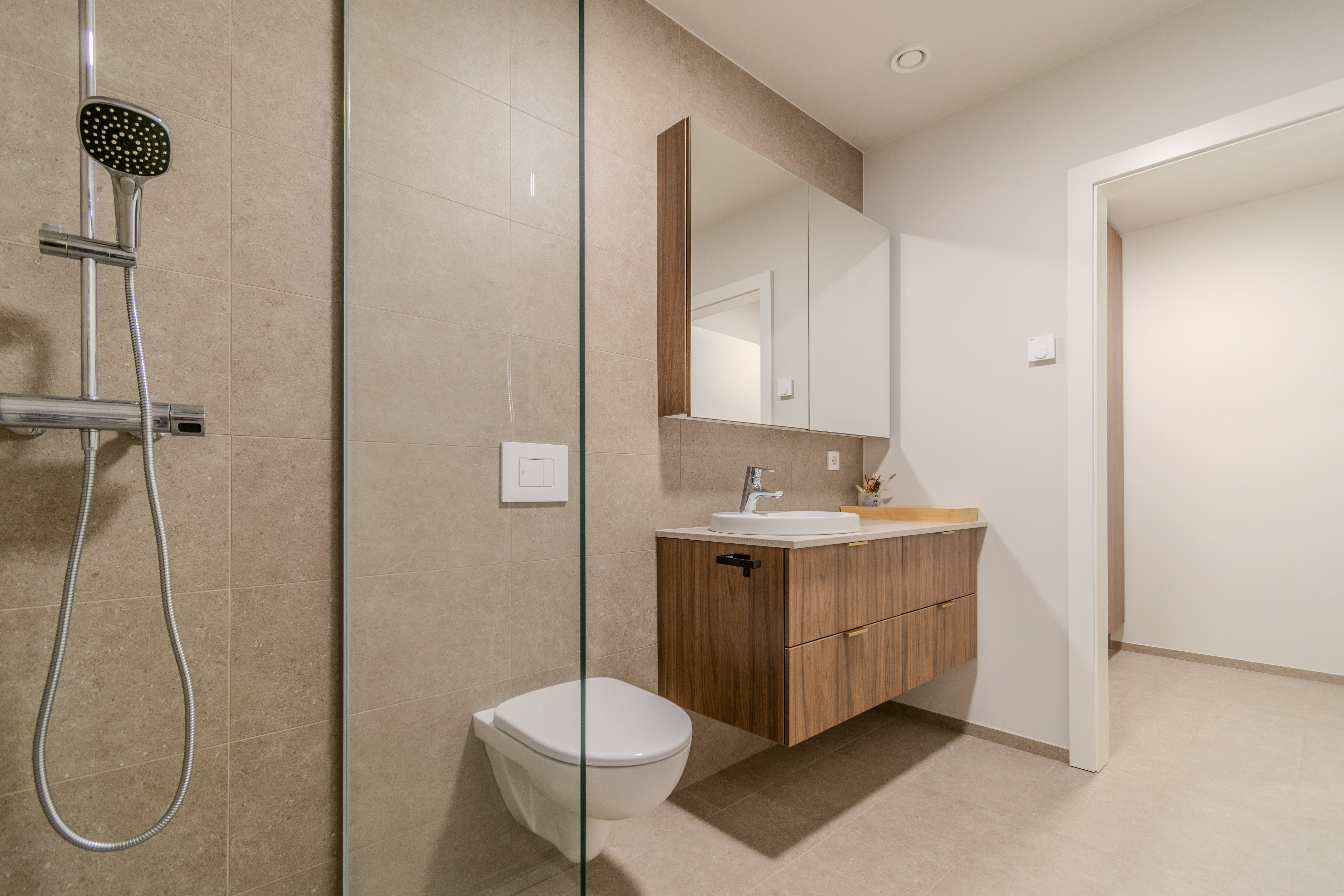 bathroom-12025-06-21-22-47-51216647.jpg