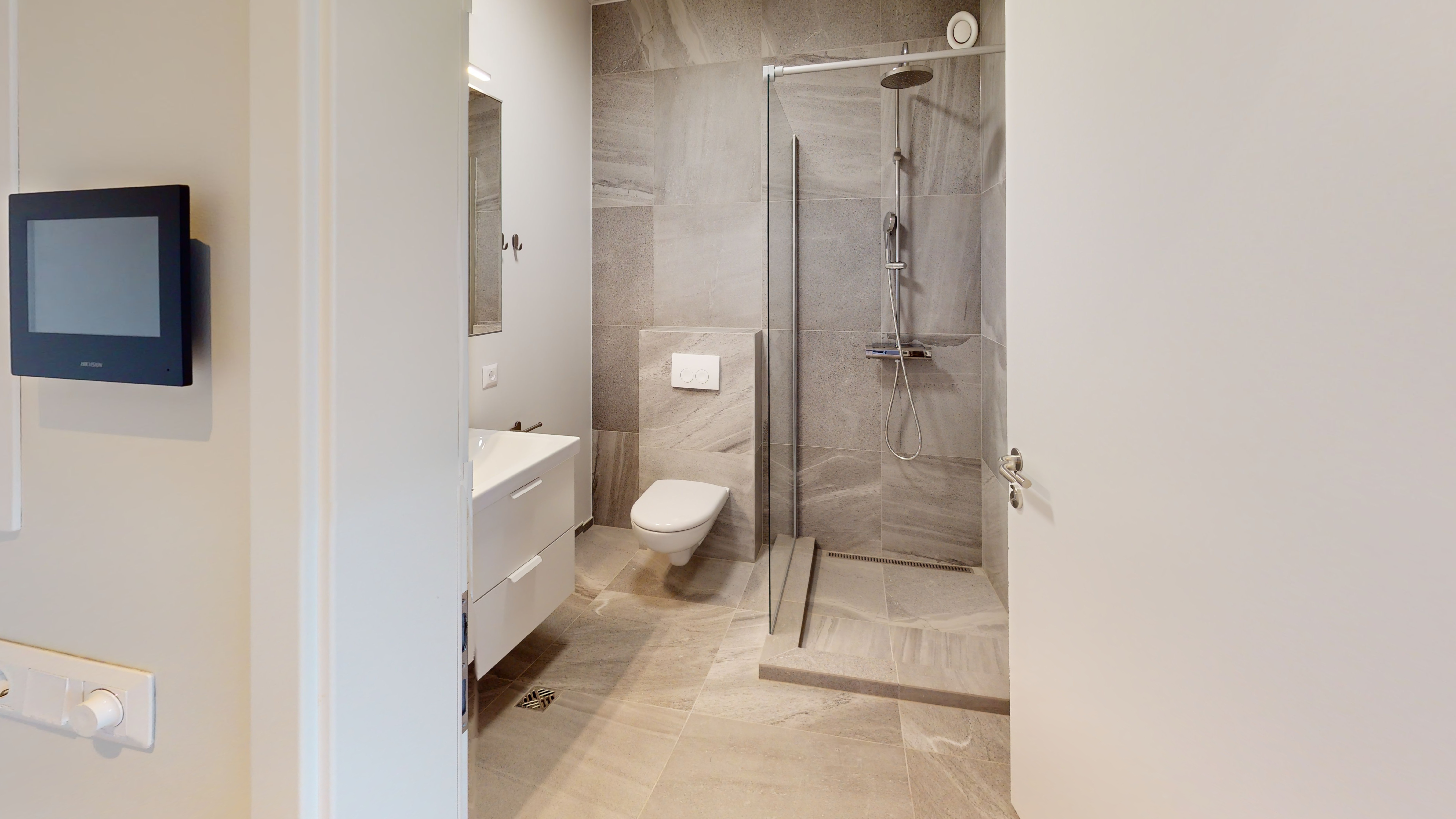 valhallarbraut-741-bathroom-62026-02-27-14-44-22707928.jpeg