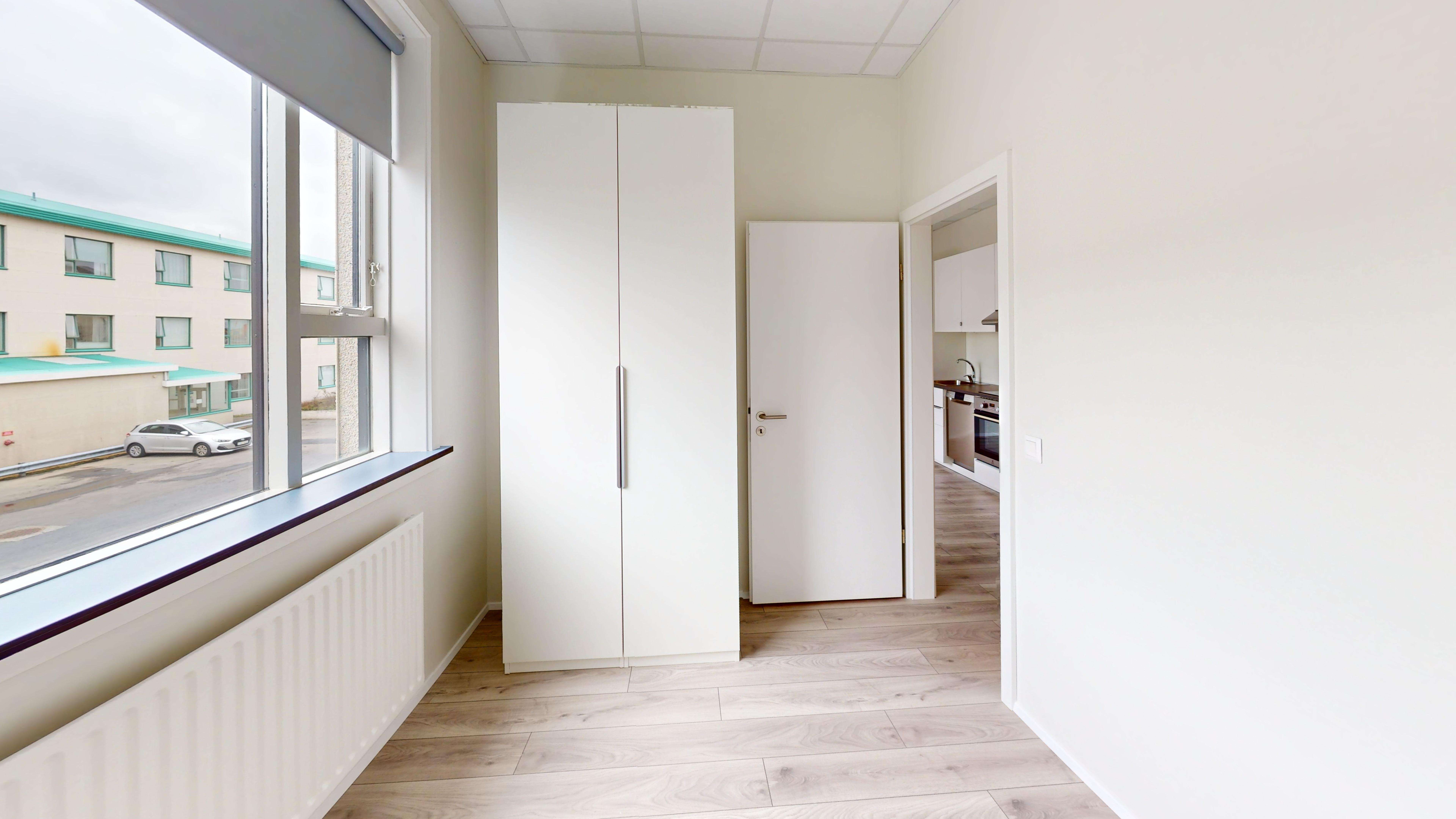 valhallarbraut-746-bedroom-1-22026-06-05-13-03-10881963.jpeg